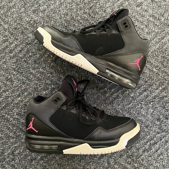 Junior Girls Jordan’s - Picture 1 of 5